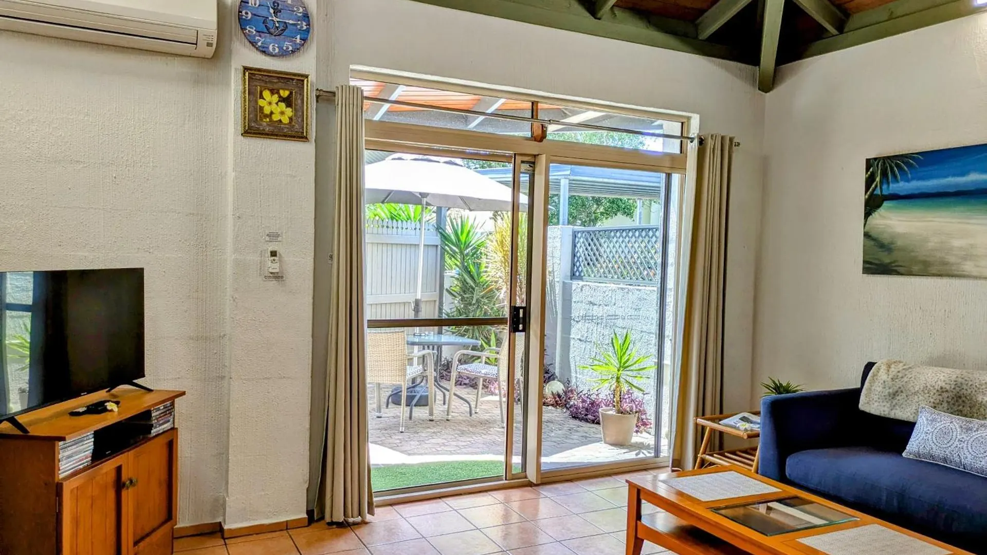 Beachside Cottage - A Private Peaceful Hidden Gem 50M To Beach Nelly Bay Australia